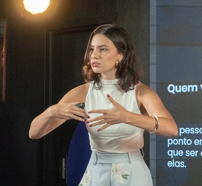 Sofia Stefanon em palestra